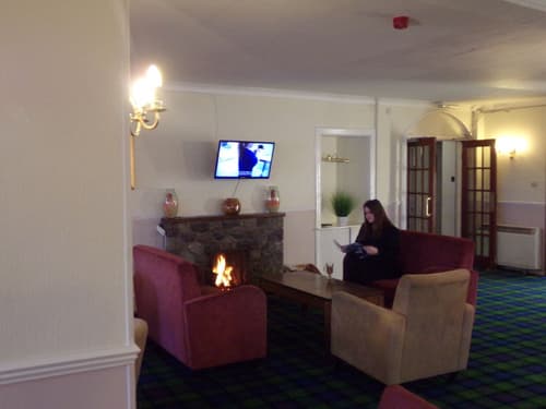 Caledonian Hotel, Reception
