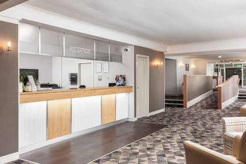 Caledonian Hotel, Reception