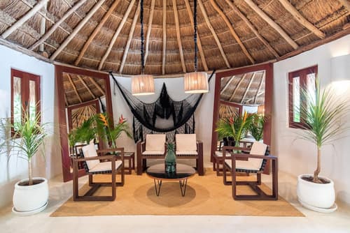 Hotel Esencia, Reception