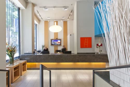 Hotel Sagrada Familia, Reception