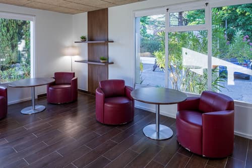 Noemys Arles, Lobby sitting area