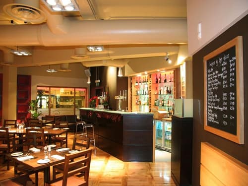 The Dragon Hotel, Restaurant