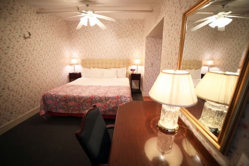 The Kennebunk Inn