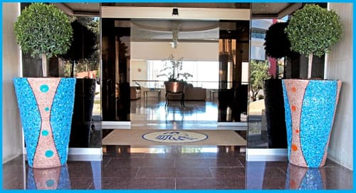 Poseidonia Beach Hotel, Interior entrance