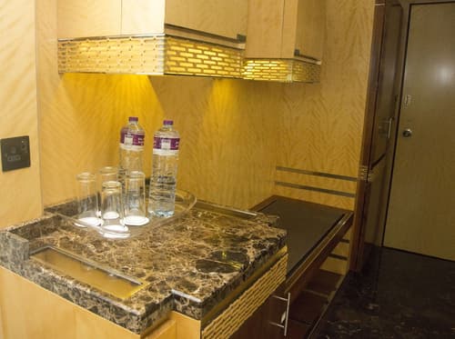 Marco Polo Hotel, Room