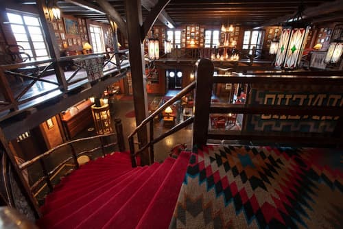 Hotel El Rancho, Lobby