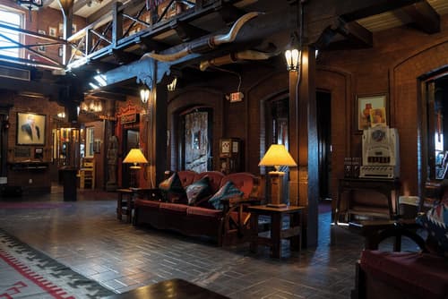 Hotel El Rancho, Lobby sitting area