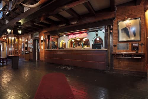 Hotel El Rancho, Lobby