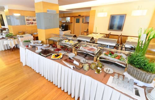 Hotel Lovec, Breakfast buffet