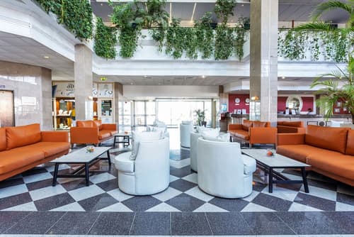 Louis Phaethon Beach, Lobby sitting area