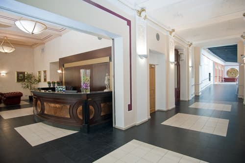 Hotel Caesar Prague, Reception