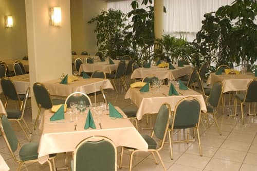 Hotel Bara Budapest, Restaurant