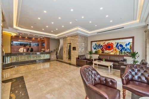 Glorious Hotel, Lobby