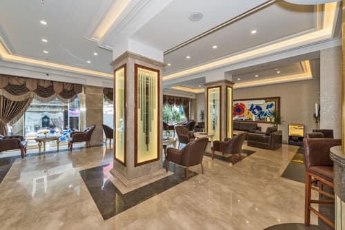 Glorious Hotel, Lobby