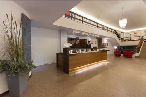 Hotel Italia, Reception