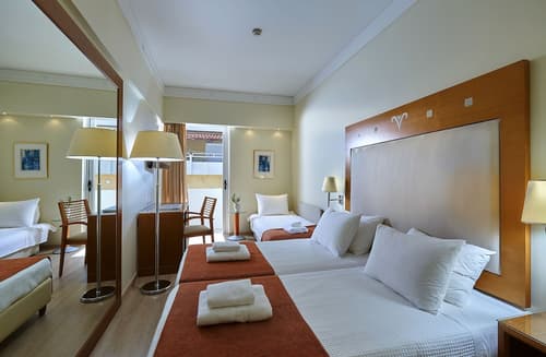 Atrion Hotel, Room