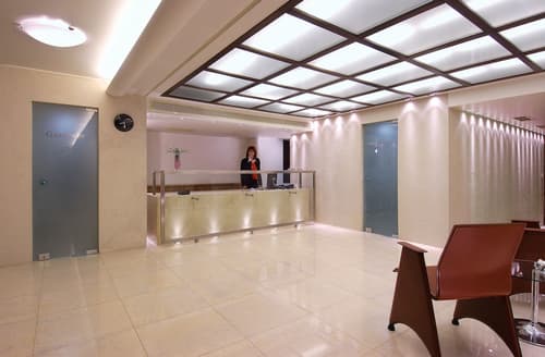 Atrion Hotel, Reception