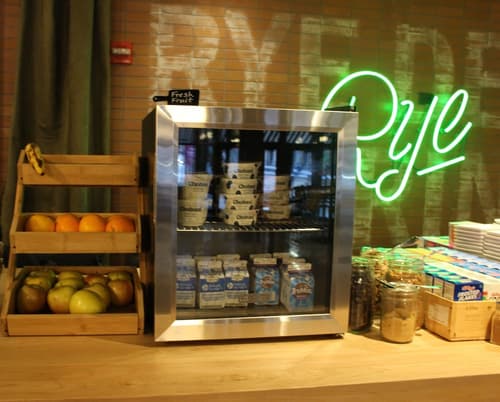 Crowne Plaza Chicago West Loop by IHG, Breakfast area