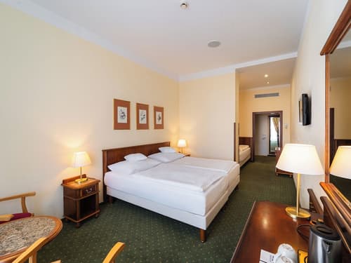 EA Hotel Rokoko