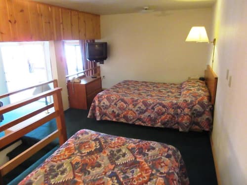 Traveler's Lodge, Room