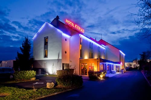 Hotel Kyriad Tours Sud - Chambray lès Tours, Front of property - evening/night