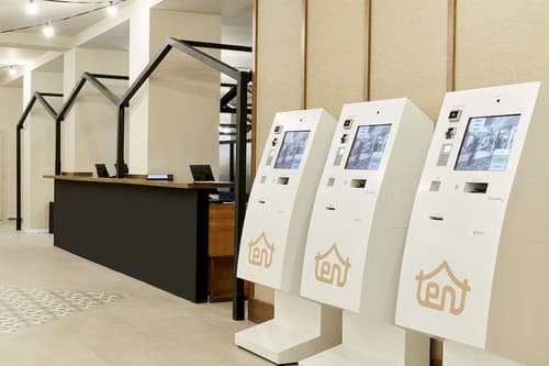 tent Torremolinos, Reception