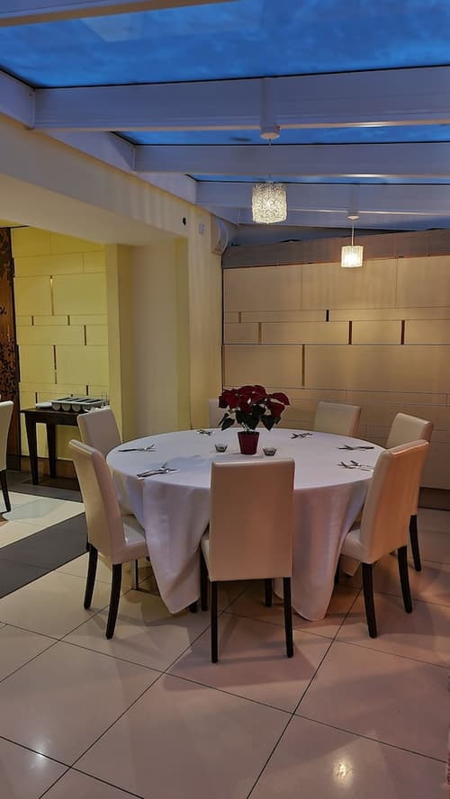 The Park City Grand Plaza Kensington, Restaurant