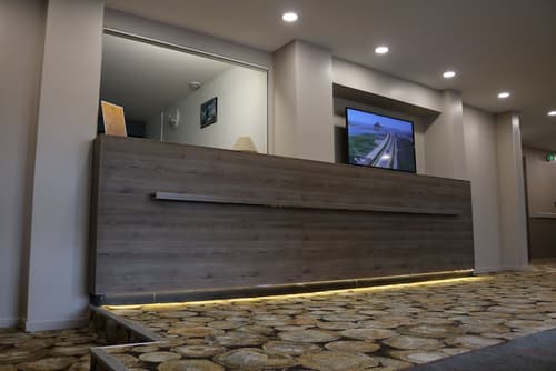 Le Saint Aubert, Interior entrance