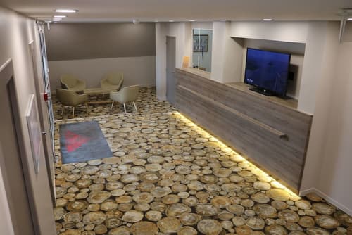 Le Saint Aubert, Interior entrance