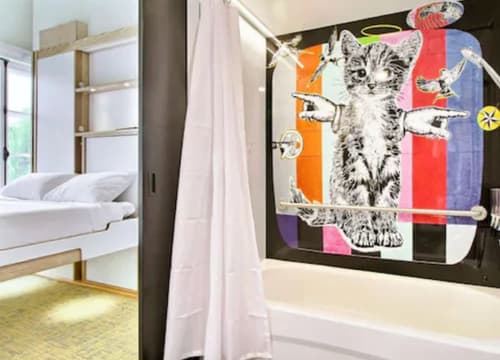 Hôtel Atypiq, Bathroom