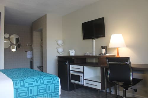 Howard Johnson by Wyndham Kingston, Room