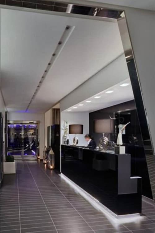 LHP Hotel Napoleon, Reception