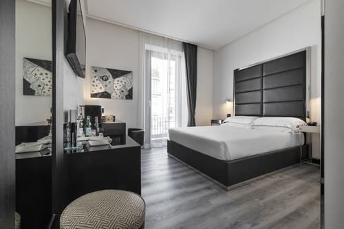 LHP Hotel Napoleon, Primary image