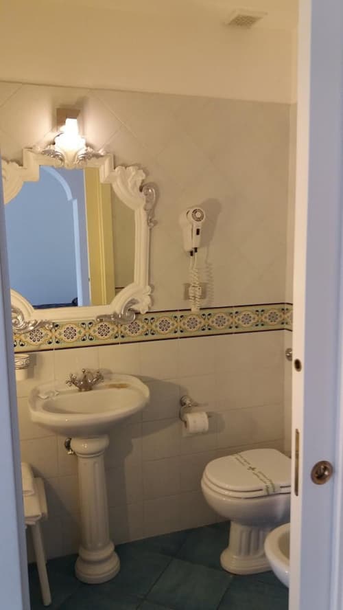 Hotel Bussola di Hermes, Bathroom