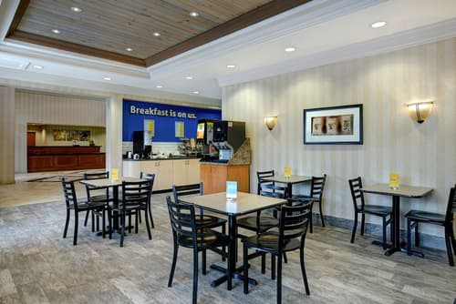 Days Inn & Suites by Wyndham Collingwood