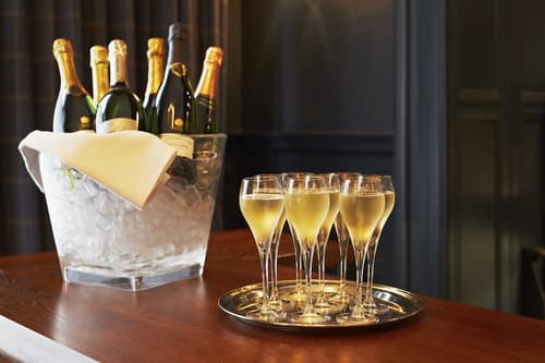 The Roseate Edinburgh, Champagne service