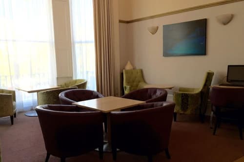 Blue Bells, Lobby lounge