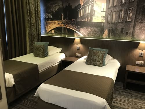 Golden Tree Hotel, Room