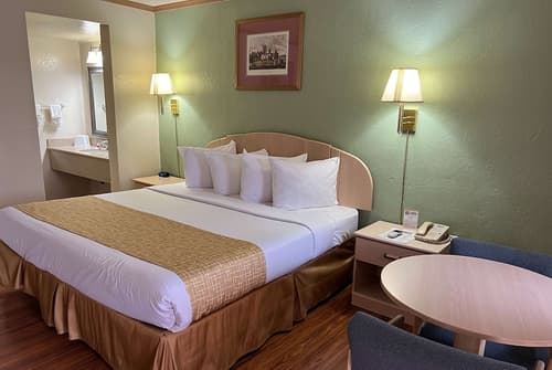 Travelodge by Wyndham Holbrook, Room