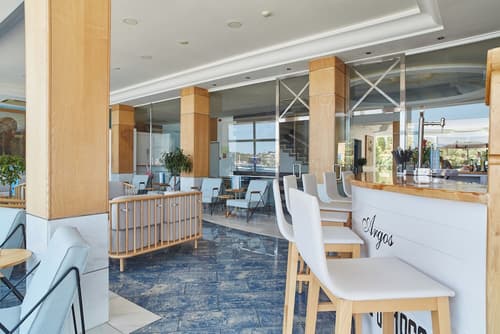 Argos Hotel, Reception