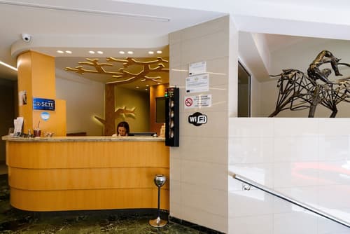 Kastro Hotel, Reception