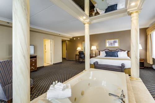 Monte Carlo Inn Vaughan Suites