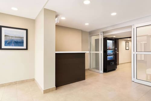 Wyndham Garden Niagara Falls Fallsview, Lobby