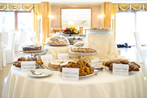 Hotel Villa Romana, Breakfast buffet