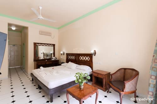 Palm Beach Hotel, Room