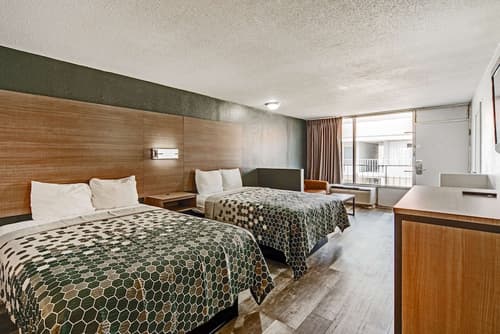 Econo Lodge And Suites Bricktown, Room