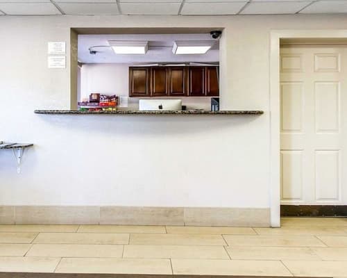 Econo Lodge And Suites Bricktown, Lobby