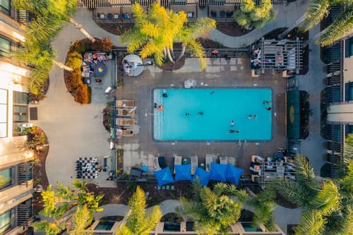 The Cove Hotel, Long Beach