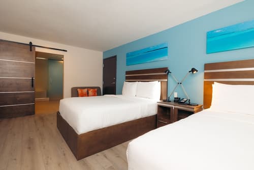 The Cove Hotel, Long Beach, Room