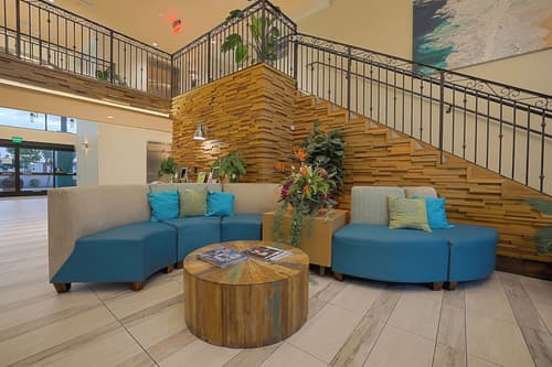 The Cove Hotel, Long Beach, Lobby